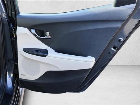 Used 2019 Hyundai Veloster Turbo Ultimate image 27