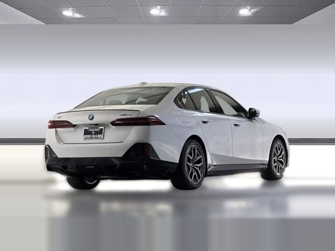 New 2026 BMW i5 eDrive40 w/ M Sport Package RWD image 8