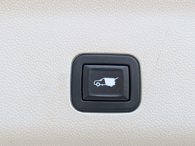 Used 2021 Cadillac Escalade Premium Luxury Platinum AWD/4WD image 13
