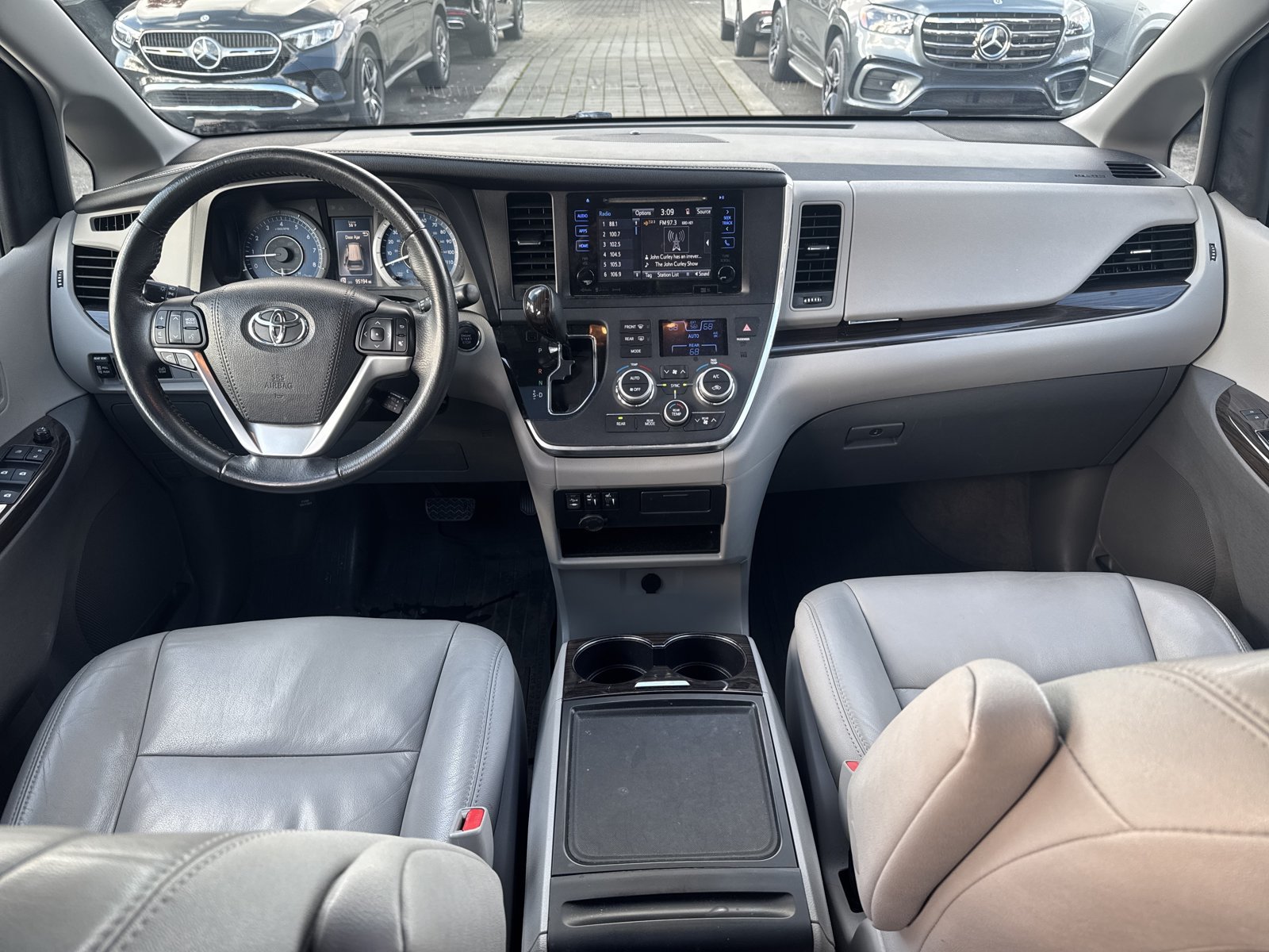 Used 2017 Toyota Sienna XLE w/ XLE Navigation Package AWD/4WD image 21