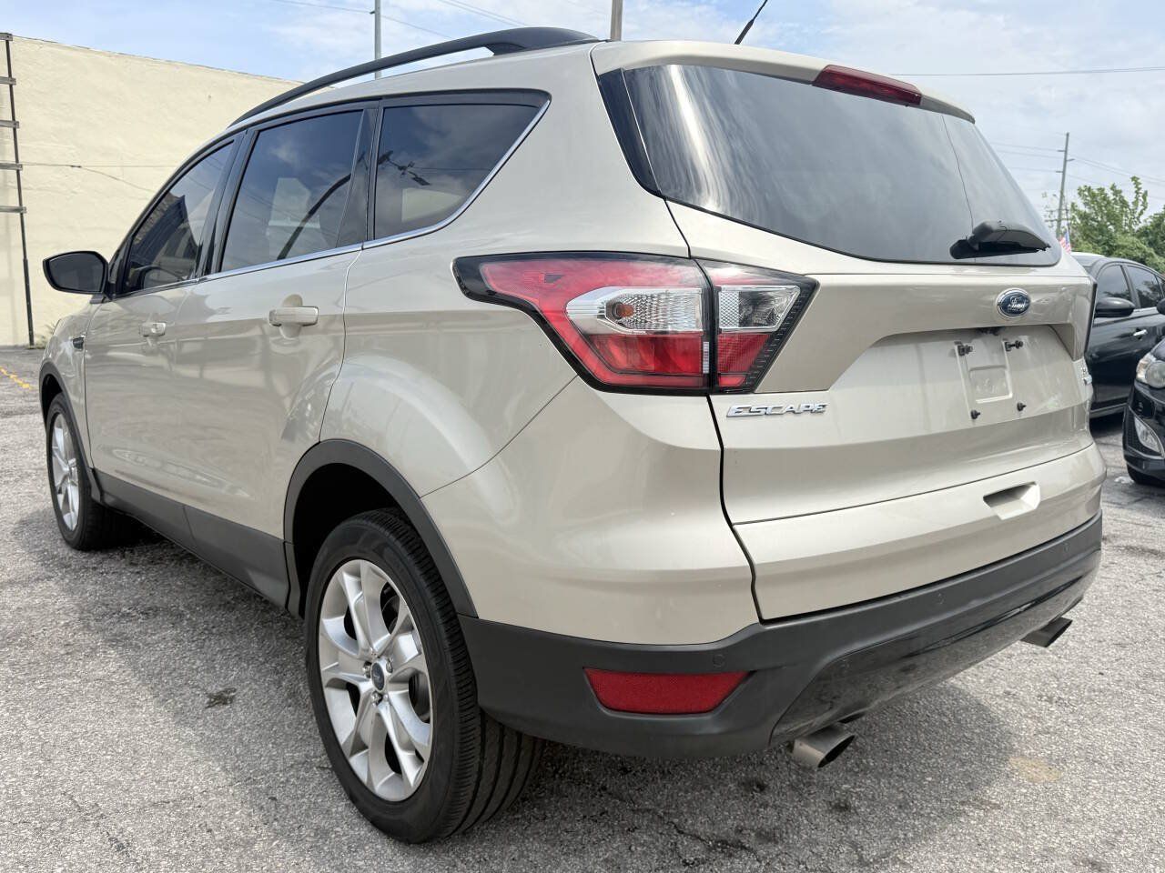 Used 2018 Ford Escape SE w/ Ford Safe & Smart Package AWD/4WD image 10