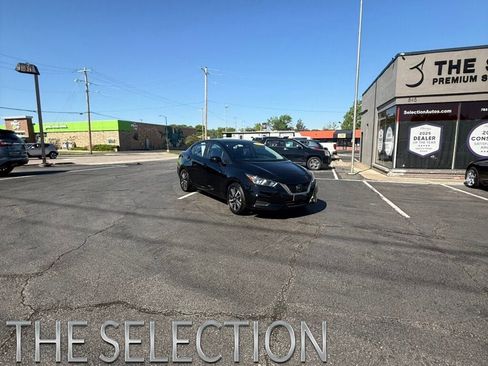 Used 2021 Nissan Versa SV FWD image 1