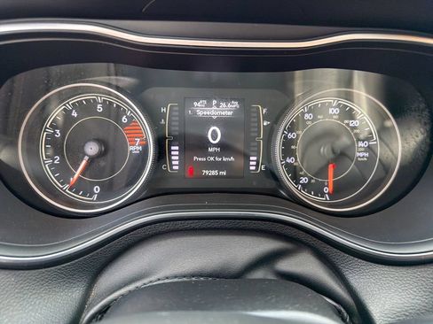 Used 2019 Jeep Cherokee Latitude Plus w/ Cold Weather Group AWD/4WD image 33