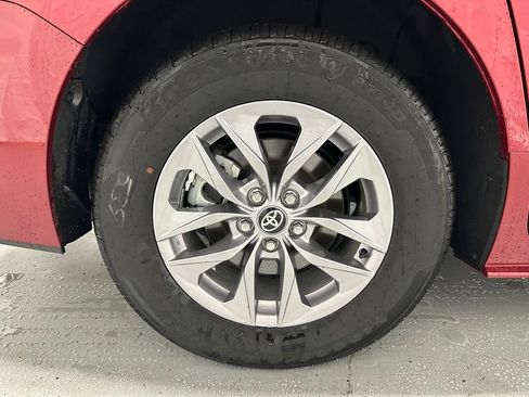 Used 2025 Toyota Sienna XLE AWD/4WD image 71