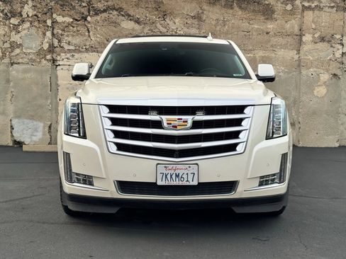 Used 2015 Cadillac Escalade Premium image 9