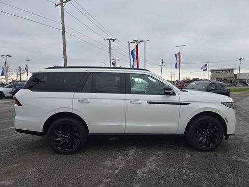 New 2026 Lincoln Navigator Reserve AWD/4WD image 3