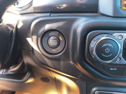 Used 2023 Jeep Wrangler Unlimited Sahara image 15