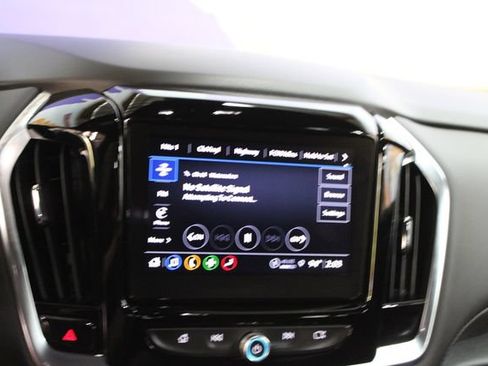 Used 2023 Chevrolet Traverse LT FWD image 19