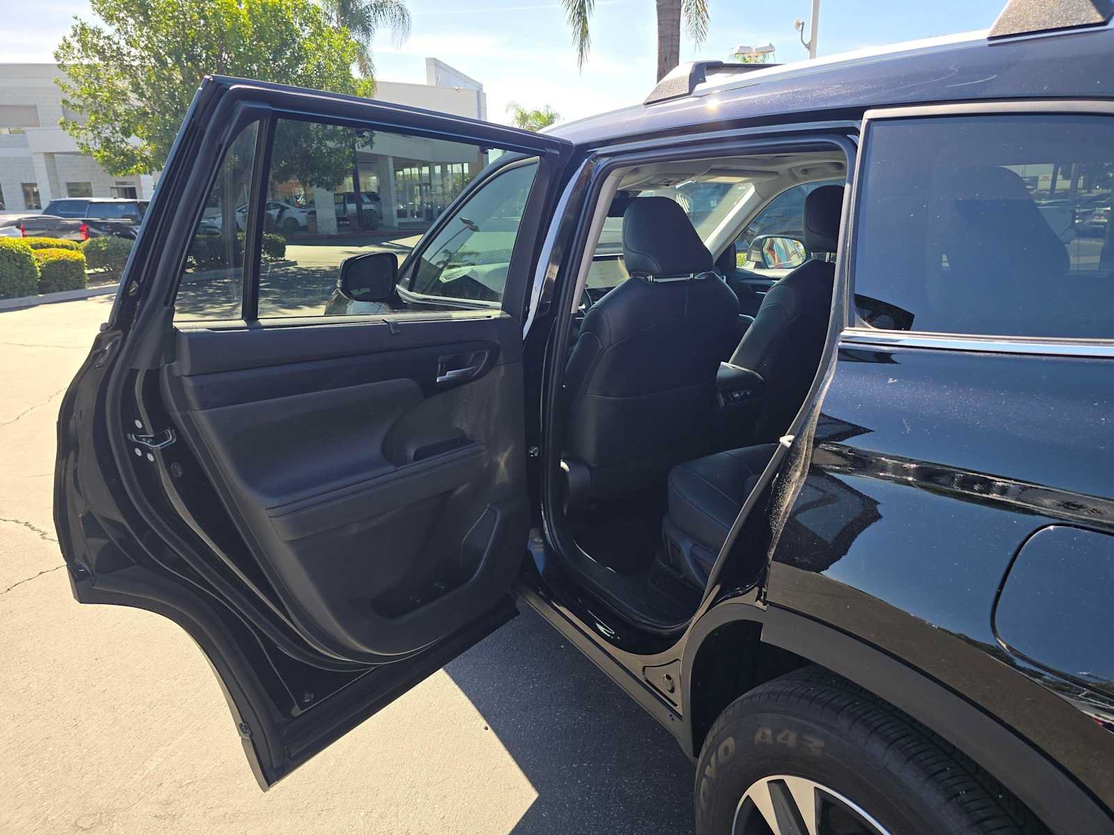 Certified 2025 Toyota Highlander XLE AWD/4WD image 17