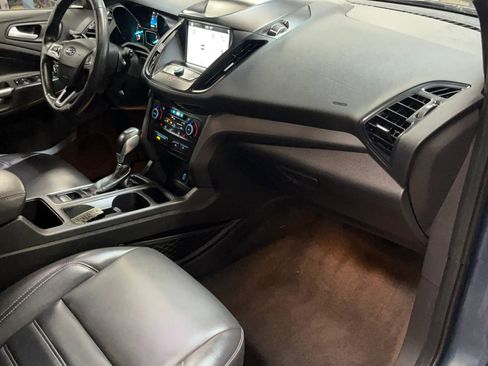 Used 2019 Ford Escape SEL image 16