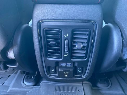 Used 2021 Jeep Grand Cherokee Trailhawk w/ Trailhawk Luxury Group AWD/4WD image 16