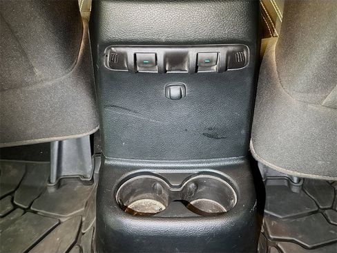 Used 2018 Jeep Wrangler Unlimited Sahara w/ Connectivity Group image 20