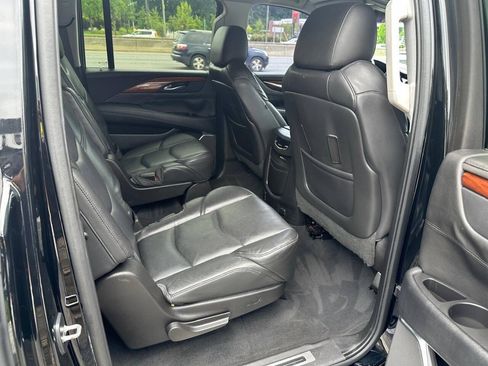 Used 2015 Cadillac Escalade ESV Luxury RWD image 19