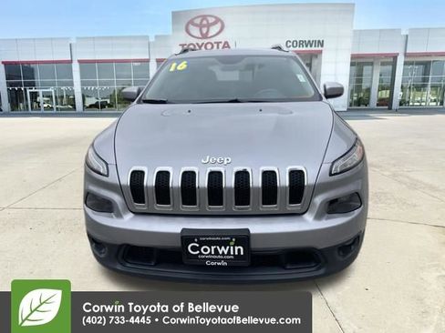 Used 2016 Jeep Cherokee Latitude w/ Cold Weather Group image 7