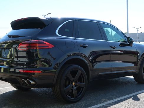 Used 2018 Porsche Cayenne S image 14
