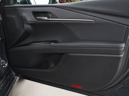 Used 2025 Toyota Camry SE image 9