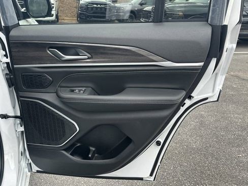 New 2026 Jeep Grand Cherokee Limited image 16