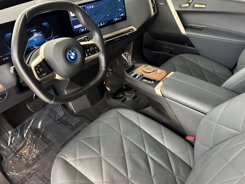 Used 2024 BMW iX xDrive50 w/ Premium Package AWD/4WD image 4