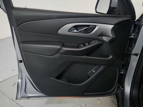 Used 2023 Chevrolet Traverse LT FWD image 16