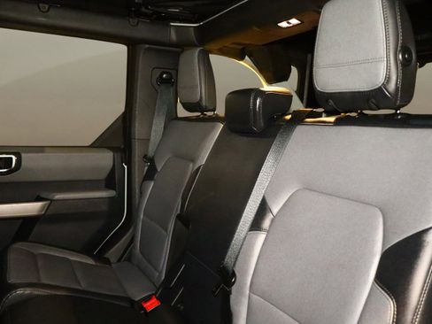 Used 2023 Ford Bronco Everglades image 17