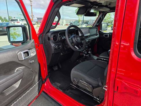 Used 2025 Jeep Wrangler Unlimited Rubicon AWD/4WD image 19