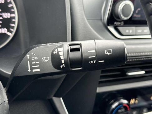 Used 2025 Nissan Rogue SV image 16