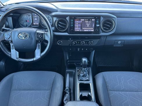 Used 2018 Toyota Tacoma TRD Off-Road image 12