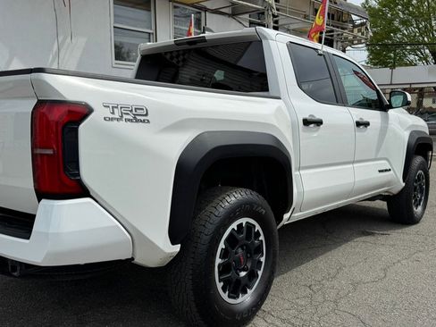 Used 2024 Toyota Tacoma TRD Off-Road image 31
