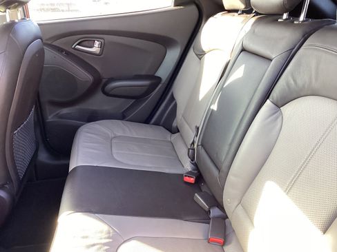 Used 2010 Hyundai Tucson Limited w/ Premium Pkg 4 image 13