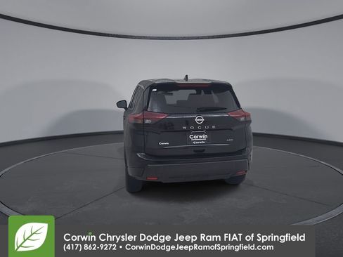 Used 2025 Nissan Rogue SV image 12