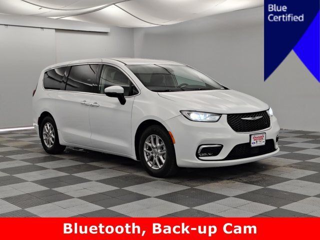 Used 2023 Chrysler Pacifica Touring-L FWD image 1