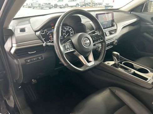 Used 2024 Nissan Altima 2.5 SR FWD image 13