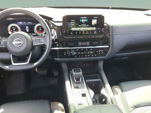 Certified 2025 Nissan Pathfinder Platinum FWD image 12