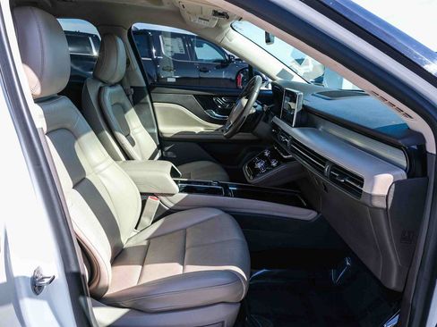 Used 2021 Lincoln Corsair FWD w/ Premium Package image 18
