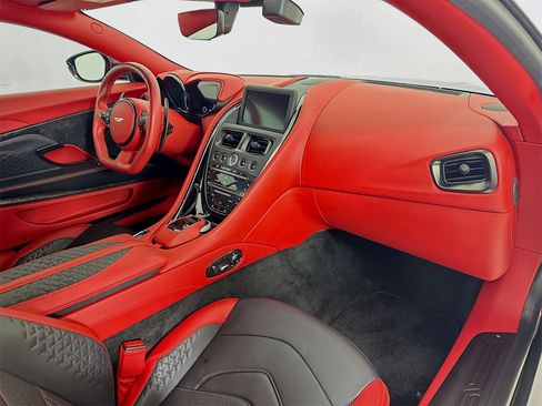 Used 2023 Aston Martin DBS Coupe image 9