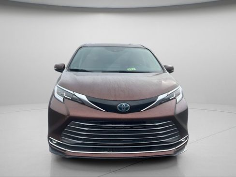 Certified 2021 Toyota Sienna Limited image 12