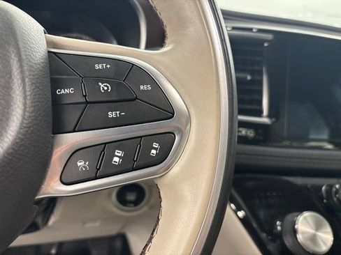 Used 2020 Chrysler Pacifica Limited w/ Advanced Safetytec Group FWD image 22