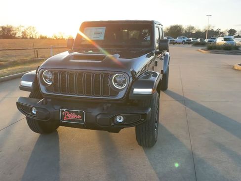 New 2025 Jeep Gladiator Sport image 4