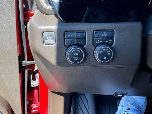 Used 2024 Chevrolet Silverado 1500 LT w/ Z71 Off-Road Package AWD/4WD image 33
