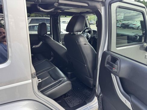 Used 2015 Jeep Wrangler Unlimited Sahara w/ Dual Top Group AWD/4WD image 14