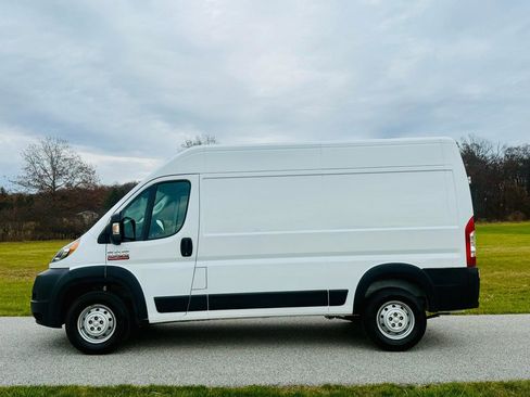 Used 2022 RAM ProMaster 2500 FWD image 2