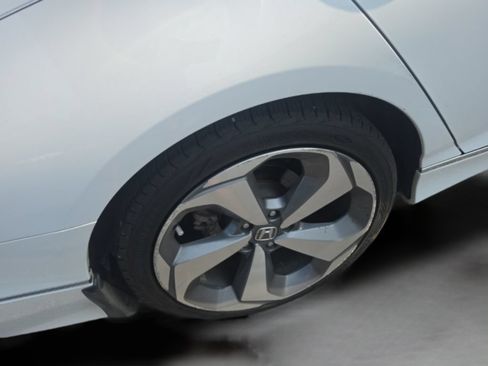 Used 2020 Honda Accord Touring image 32
