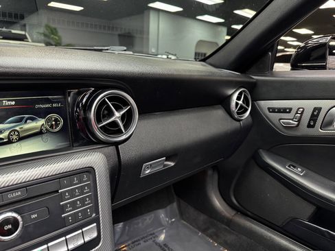 Used 2019 Mercedes-Benz SLC 300 w/ Premium Package image 37