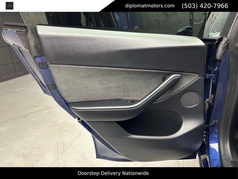 Used 2022 Tesla Model Y Long Range image 24
