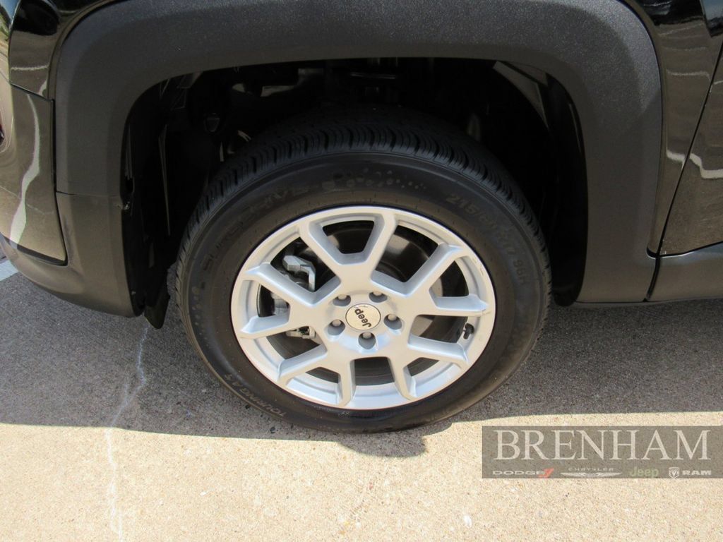 Used 2023 Jeep Renegade Latitude AWD/4WD image 10