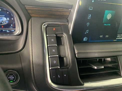 Used 2024 Chevrolet Suburban Premier AWD/4WD image 23
