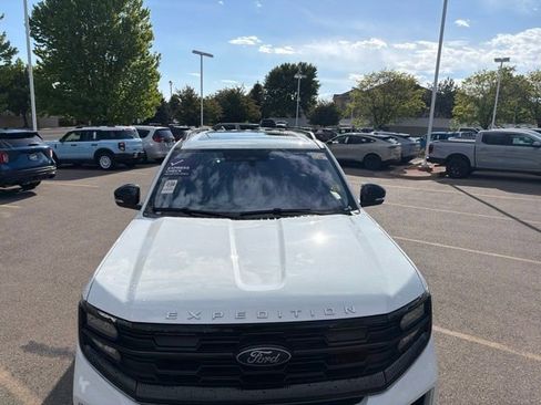 Used 2025 Ford Expedition Active AWD/4WD image 9