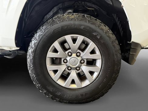 Used 2019 Toyota Tacoma SR w/ SR Convenience Package AWD/4WD image 8