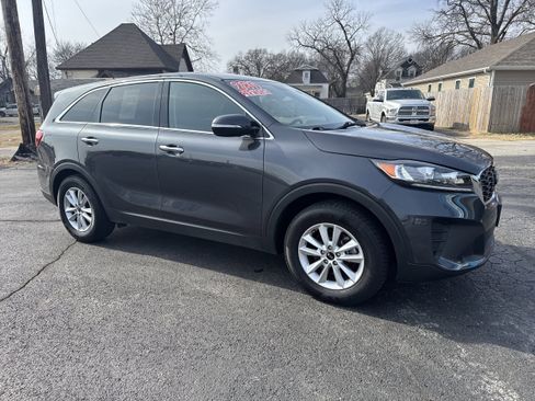 Used 2019 Kia Sorento LX image 1