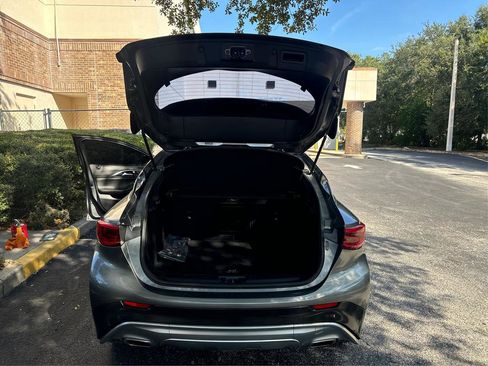 Used 2018 INFINITI QX30 Premium w/ Cargo Package image 12